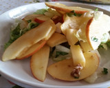 Foto del paso 7 de la receta: Ensalada de manzana con frutos secos y queso fresco