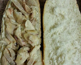 Foto del paso 2 de la receta: Bocadillo de pollo y mozzarella con albahaca