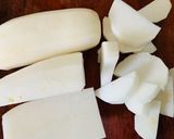 Hình bước làm 2 của món Canh củ cải trắng cà rốt sườn non