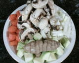 Foto del paso 1 de la receta: Crema de verduras con huevo