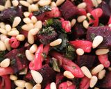 Foto del paso 6 de la receta: Ensalada de pasta tibia con betabel y kale