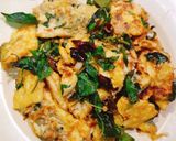 รูปขั้นตอนการทำที่ 3 ของ ไข่คั่วใบแมงลัก Salt & Chilli Lemon Basil Toasted Omelette