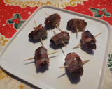 Foto del paso 3 de la receta: Dátiles rellenos de queso azul envueltos con bacon