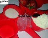 A picture of step 1 of Stawberry smoothie.
