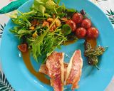 Foto del paso 4 de la receta: Salmonete con Tomatito kumato y rúcula