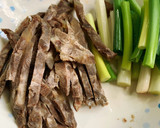 炒泡麵維力炸醬麵版本～剩菜再製食記的食譜步驟1照片