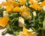 Foto del paso 1 de la receta: Ensalada de rúcula, camembert y naranja 🍊