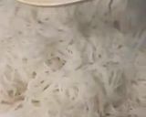 A picture of step 2 of Shrimp Fried Vermicelli/Bihun Goreng Udang.