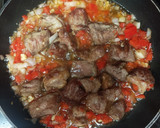 Foto del paso 3 de la receta: Cerdo guisado al vino blanco con tomate