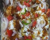 A picture of step 6 of Dahi bhalla chaat.