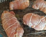 Foto del paso 4 de la receta: Contramuslos de pollo rellenos de dátiles y jamón serrano
