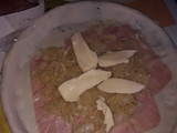 Tarta de cebolla, paleta y queso cremoso