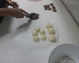 A picture of step 4 of Leopard print Bread.