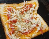 A picture of step 3 of Schezwan bread sandwich.