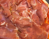 Foto del paso 3 de la receta: Pizza mediterránea de jamón y espinaca fresca 🍕🌿