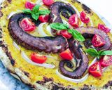 Foto del passaggio 11 della ricetta Pizza Gluten Free Con Polpo e Cipolle di Breme