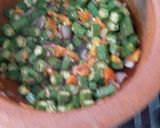 A picture of step 3 of Bhindi gravy.