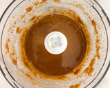Foto del paso 5 de la receta: Vasitos de queso con chocolate blanco y crocante de lotus