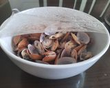 Hình bước làm 1 của món Canh ngao nấu riêu dứa