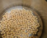 Foto del paso 1 de la receta: Lombarda con garbanzos y langostinos