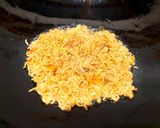 Foto langkah ke 4 dari resep Pizza Telur Mie Pedas (sambal ulek sisa).