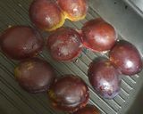 Śliwki z grilla nadziewane mozzarellą krok przepisu 2 zdjęcie