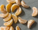 Une image de l'étape 2 de Mandarines enrobées de chocolat croquant pour le dessert de Noël 🎅.