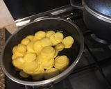 Foto del paso 4 de la receta: Pesca del día con camarones y azafrán