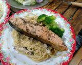Hình bước làm 7 của món Mỳ ý cá hồi sốt kem nấm và salad cá hồi