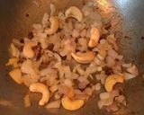 A picture of step 3 of Methi Matar Malai.