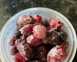 Foto del paso 2 de la receta: Postre saludable de frutos rojos y chocolate fit