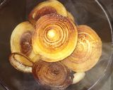 Foto del paso 2 de la receta: Hamburguesa de pechuga de pollo a la plancha con tocino