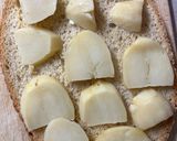 Une image de l'étape 1 de Bruschetta montagnarde aux restes de raclette.