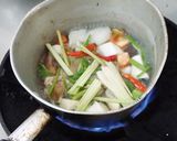 รูปขั้นตอนการทำที่ 2 ของ ต้มยำไก่น้ำใส