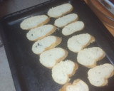 Foto del paso 2 de la receta: Tostas de queso de burgos a la plancha con mojo de cilantro