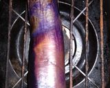 Foto langkah ke 1 dari resep Terong Bakar Kuah Santan.