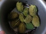 झटपट भरलेले कारले (Bharlele Karle Recipe In Marathi)