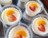 Foto langkah ke 4 dari resep Puding Susu Topping Buah.