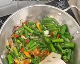Foto langkah ke 3 dari resep Kembang Bawang Teri Pedas.