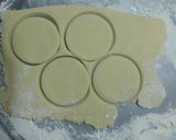 Foto del paso 5 de la receta: Galletitas / Tapas para alfajor