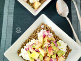 Ensalada de lentejas con manzana y queso cottage a la hierbabuena