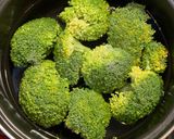 Brokkolis sajtos csicseriborsós tészta recept fázis 1 fotója