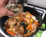 Foto del paso 3 de la receta: Pollo al horno con cebolla y zanahoria
