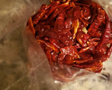 Foto del paso 2 de la receta: Salsa macha de chile árbol