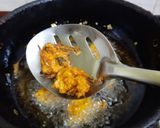 A picture of step 3 of Onion pakoda.
