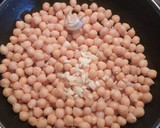Foto del paso 3 de la receta: Garbanzos con chorizo