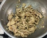 A picture of step 4 of Chicken chowmein.