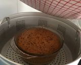 Foto langkah ke 5 dari resep Bolu pisang moist, mekar, no mixer, no oven.