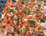 صورة لخطوة 3 من وصفة صينية الرز بالدجاج والخضار