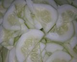 Foto langkah ke 2 dari resep Sayur Selada Timun.